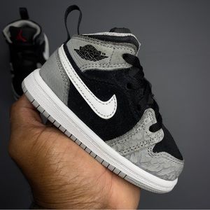 Used Air Jordan 1 Mid Kids Size 6C